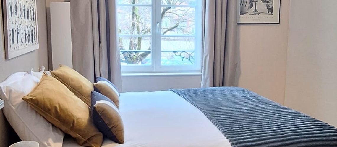 lit 160*200 (linge inclus)