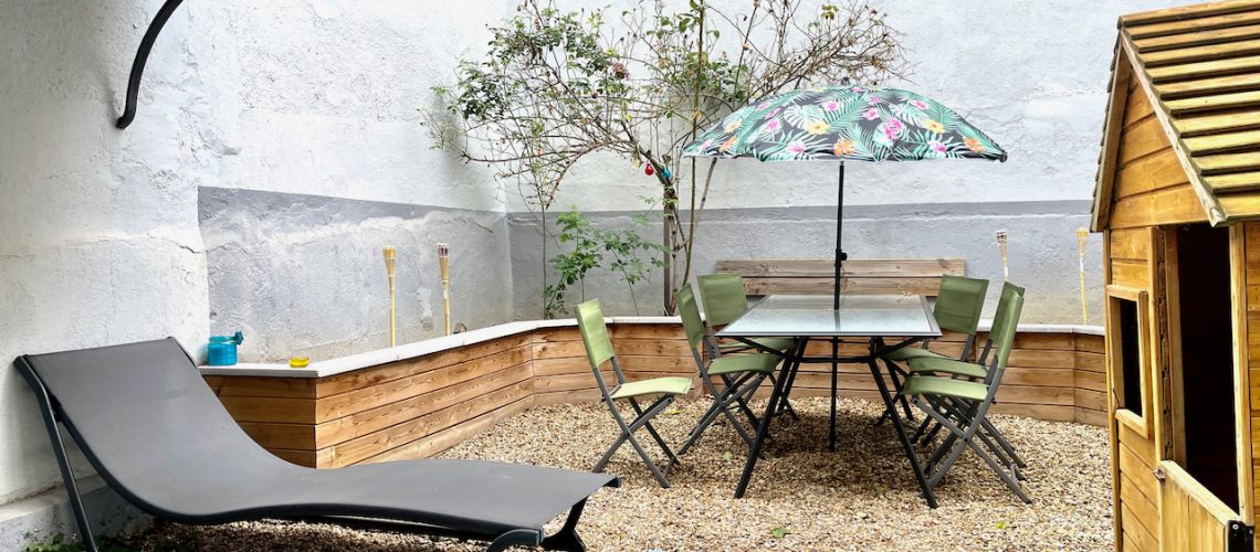 Appart hotel Tarare airbnb jardin chambres (1)